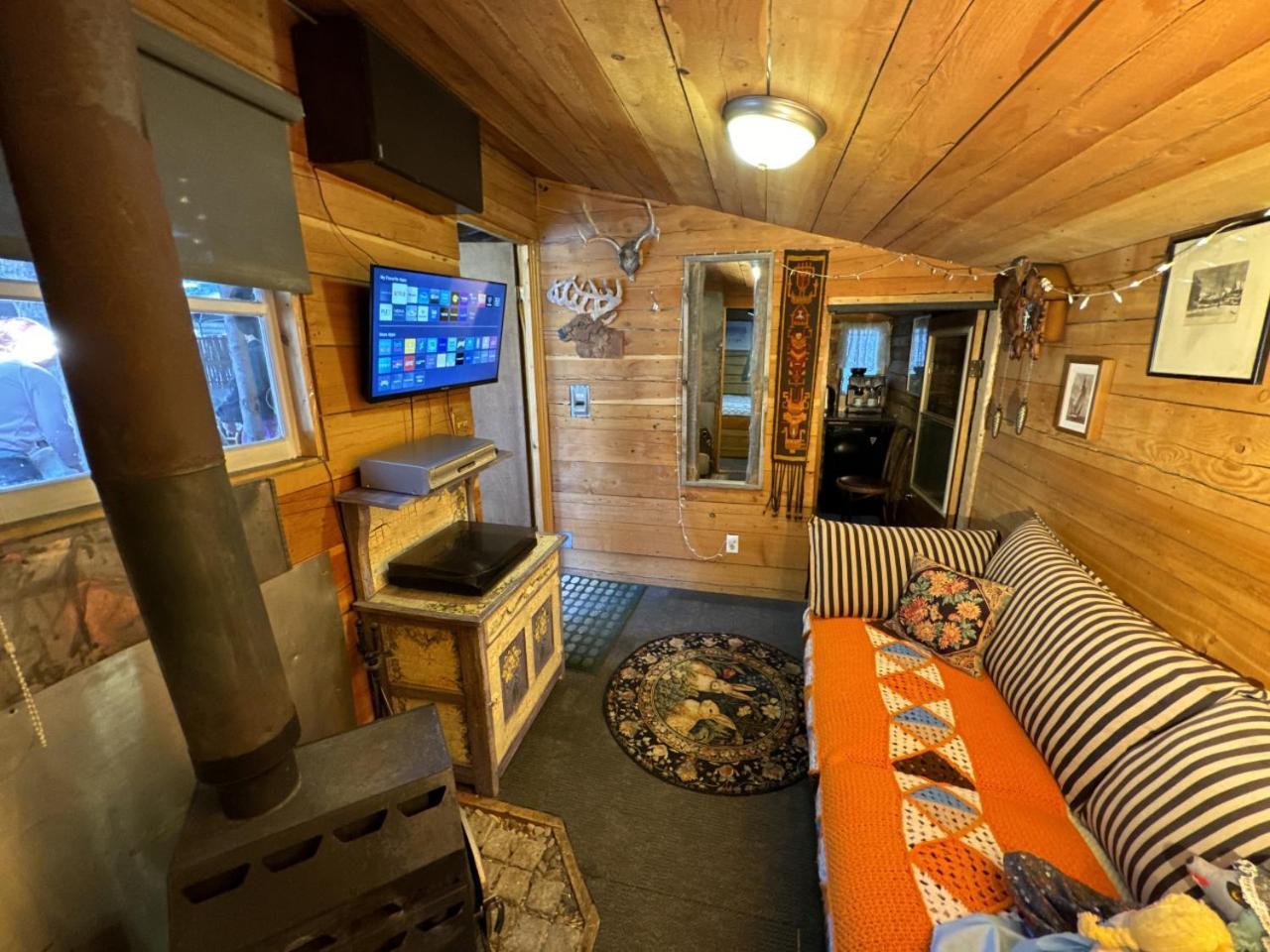Rustic Cozy Cabin With Hot Tub Bragg Creek Exteriér fotografie