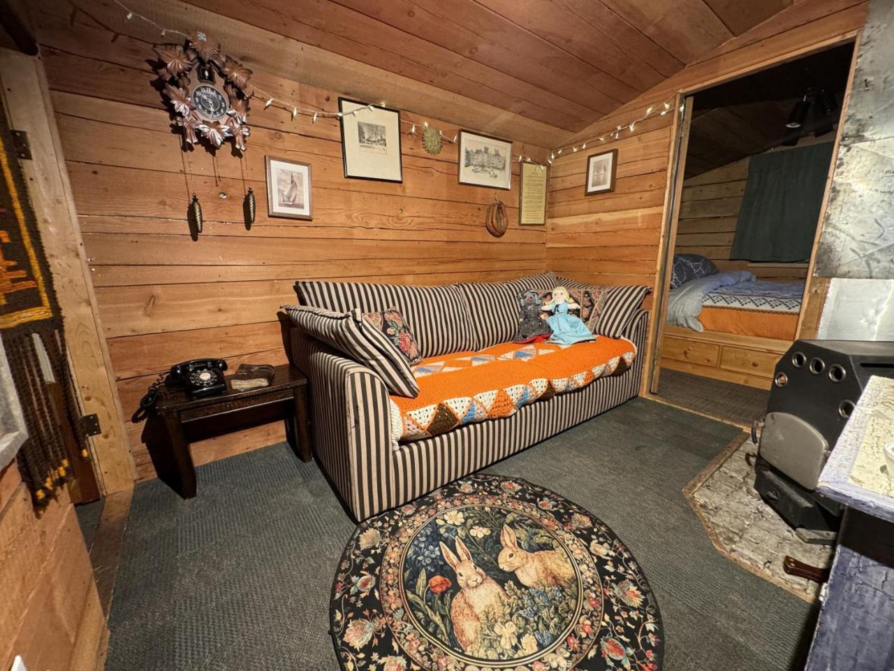 Rustic Cozy Cabin With Hot Tub Bragg Creek Exteriér fotografie