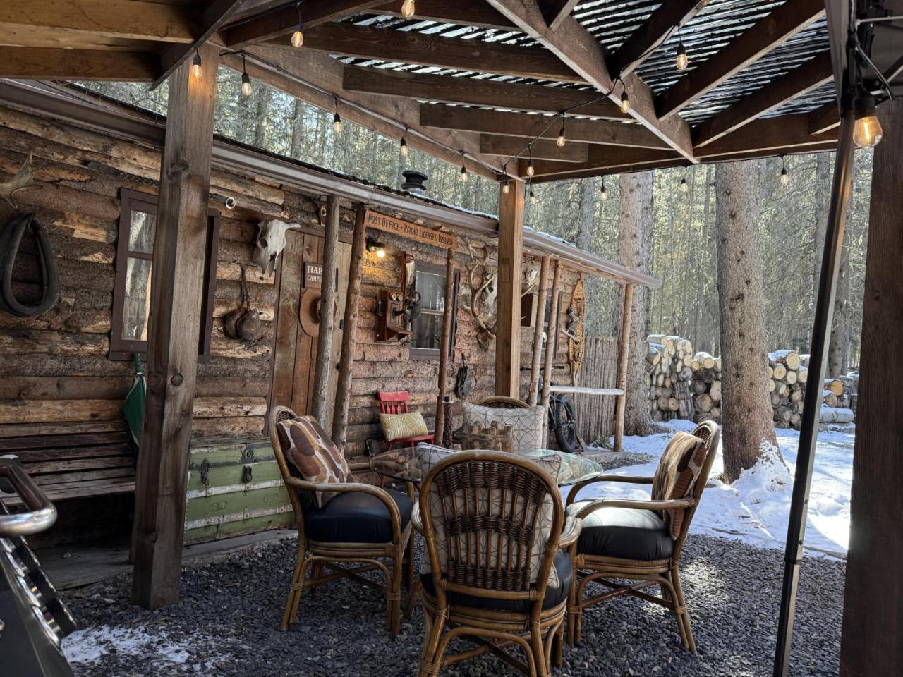 Rustic Cozy Cabin With Hot Tub Bragg Creek Exteriér fotografie